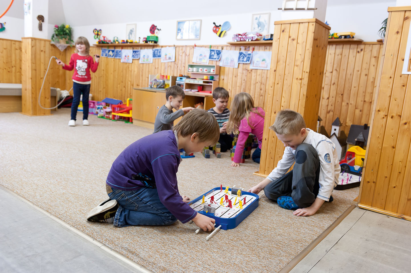 Děti ve školní družině (Foto: Matěj Bárta)